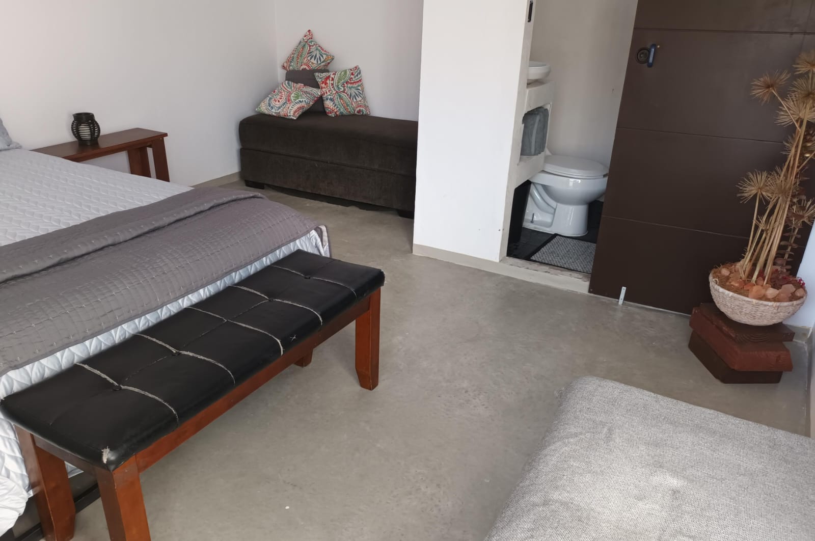 Jardin con alberca y area techada