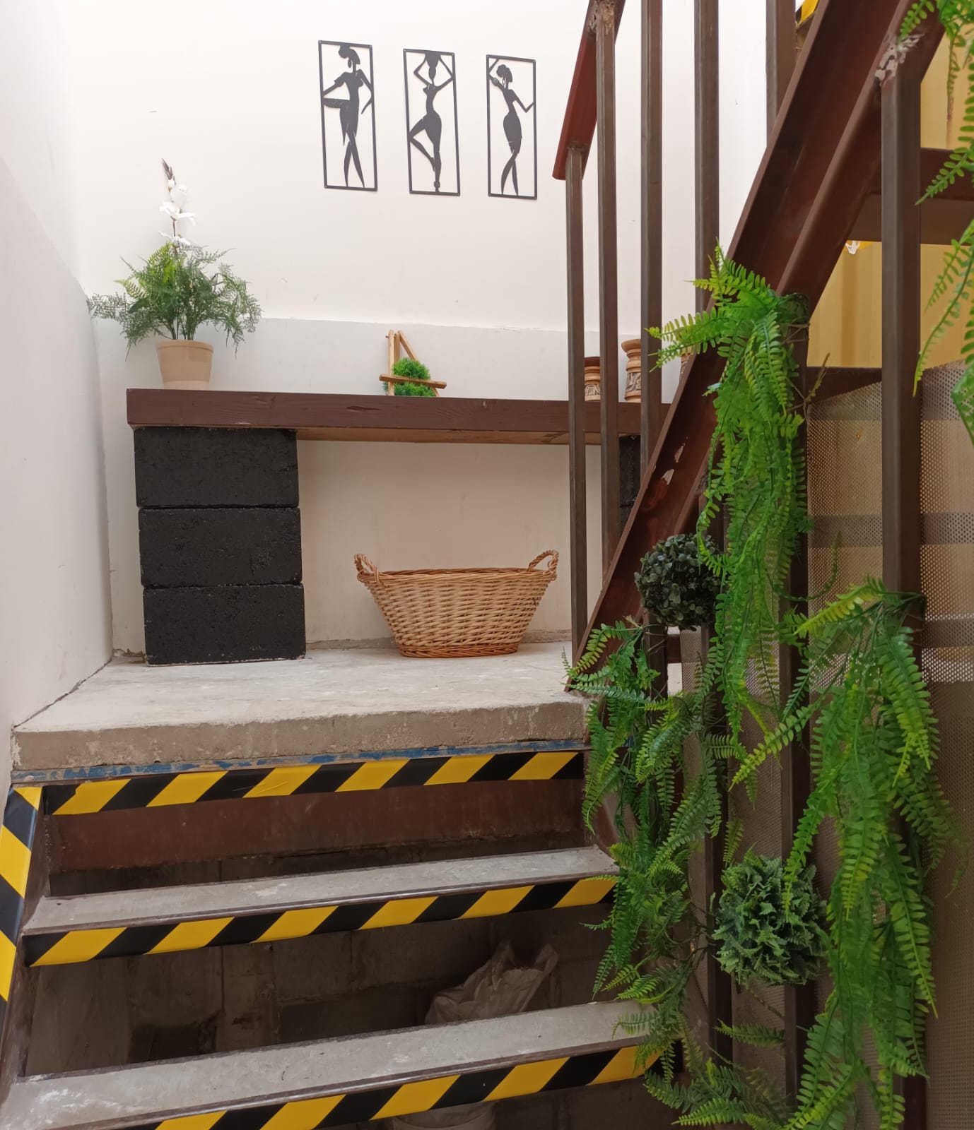 Jardin con alberca y area techada