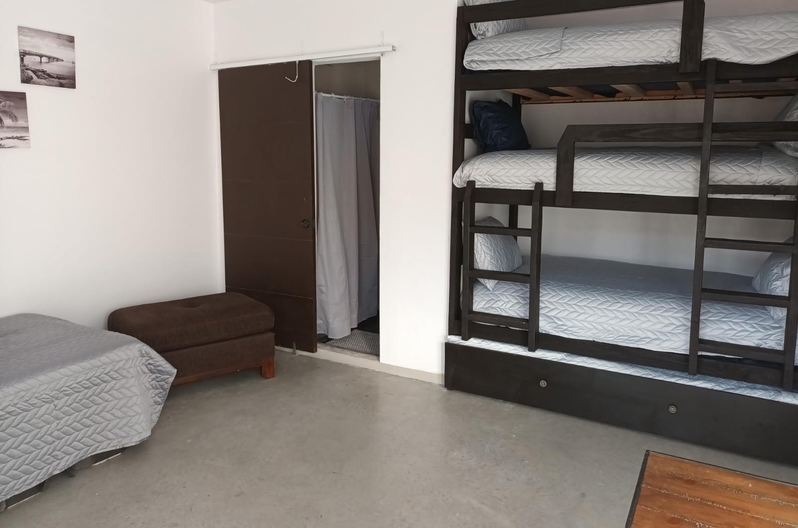 Jardin con alberca y area techada