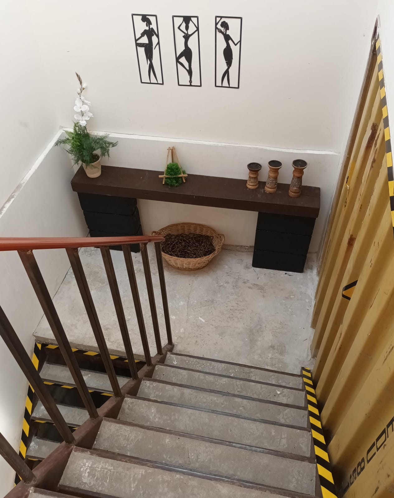 Jardin con alberca y area techada