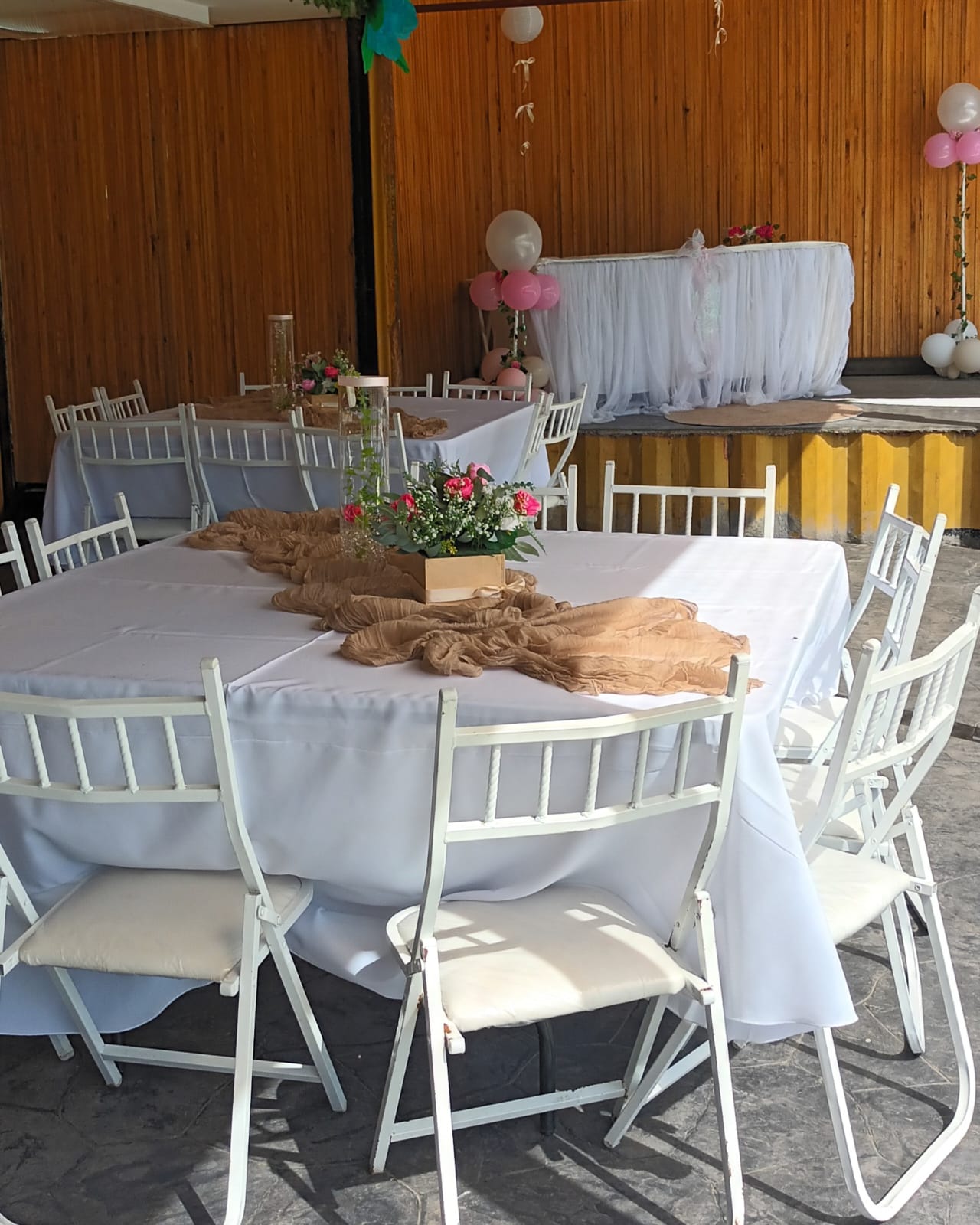 Jardin con alberca y area techada