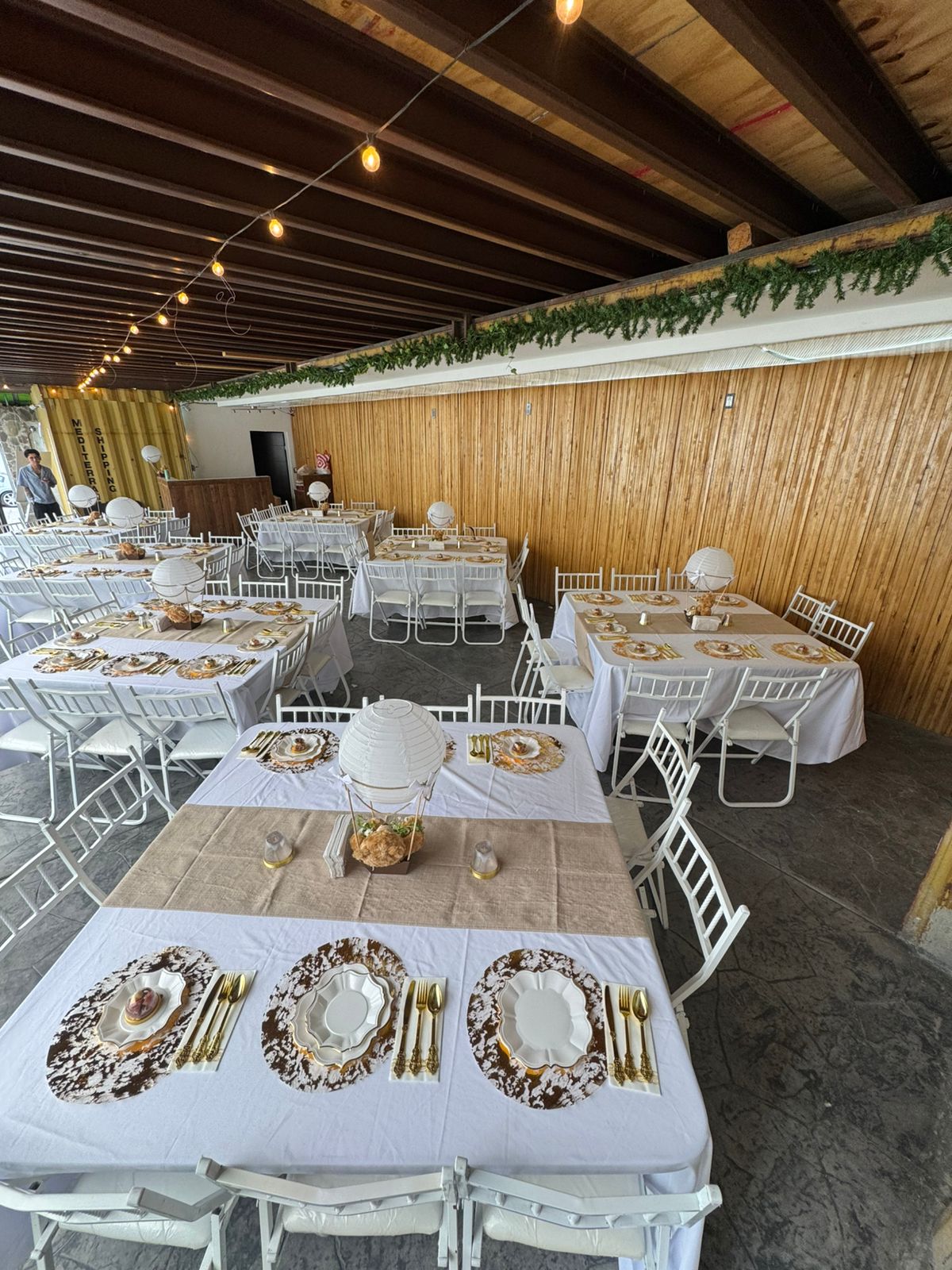 Jardin con alberca y area techada