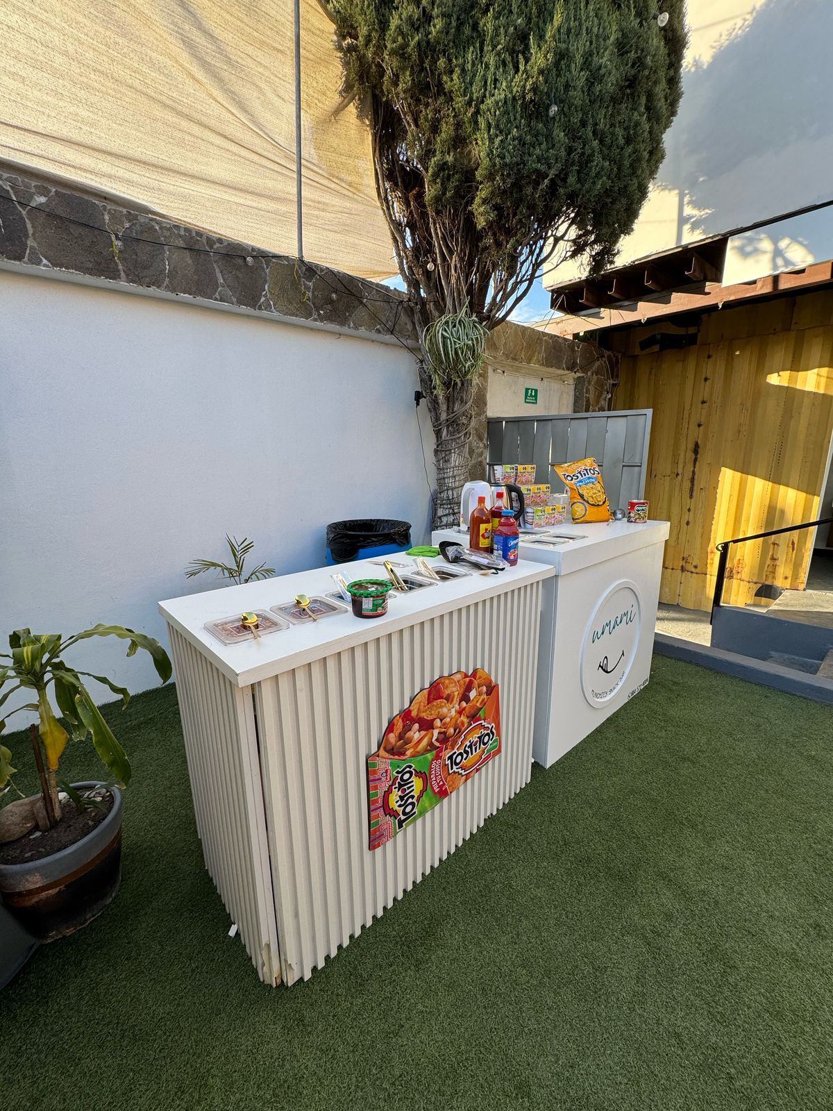 Jardin con alberca y area techada