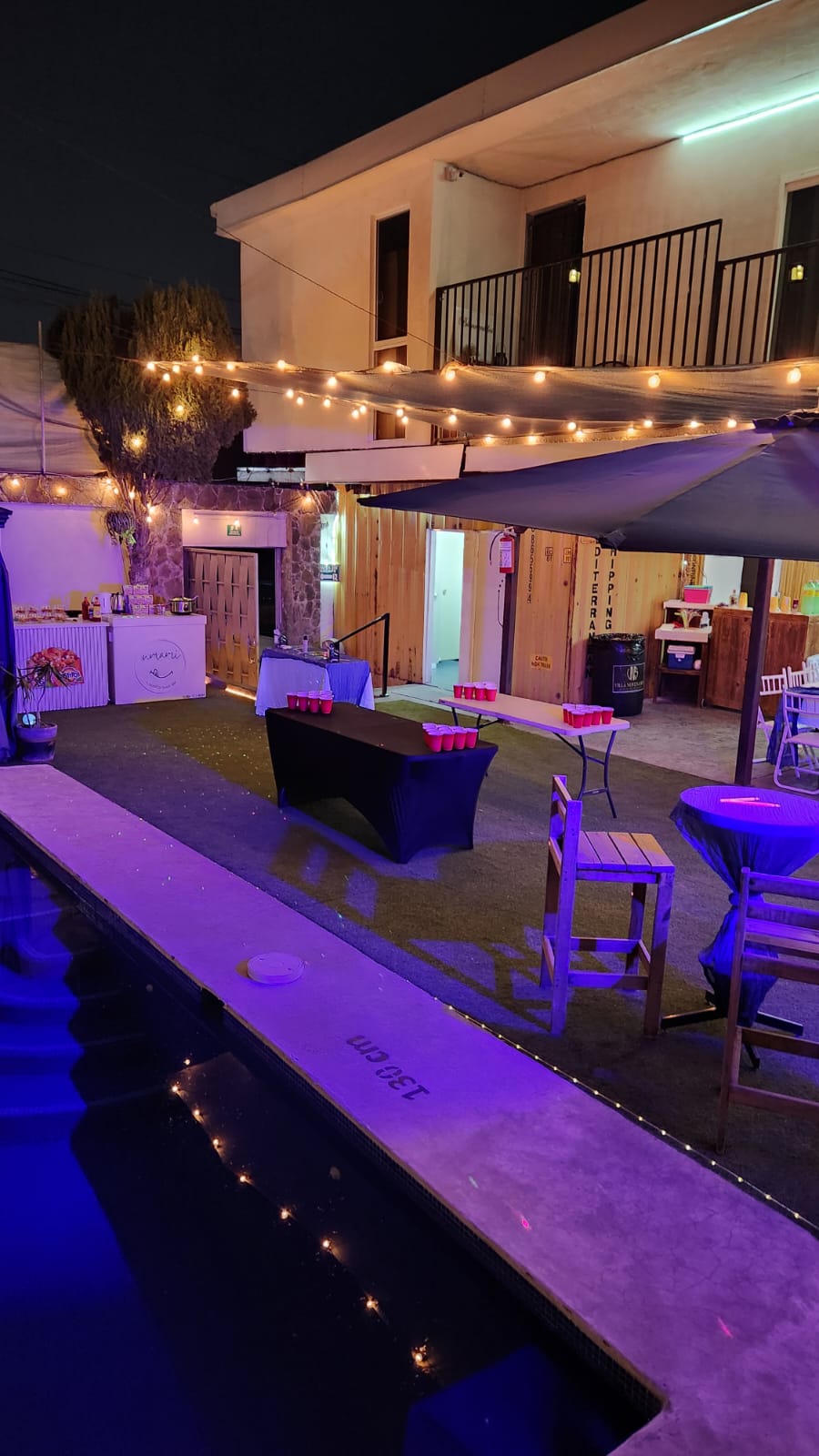 Jardin con alberca y area techada